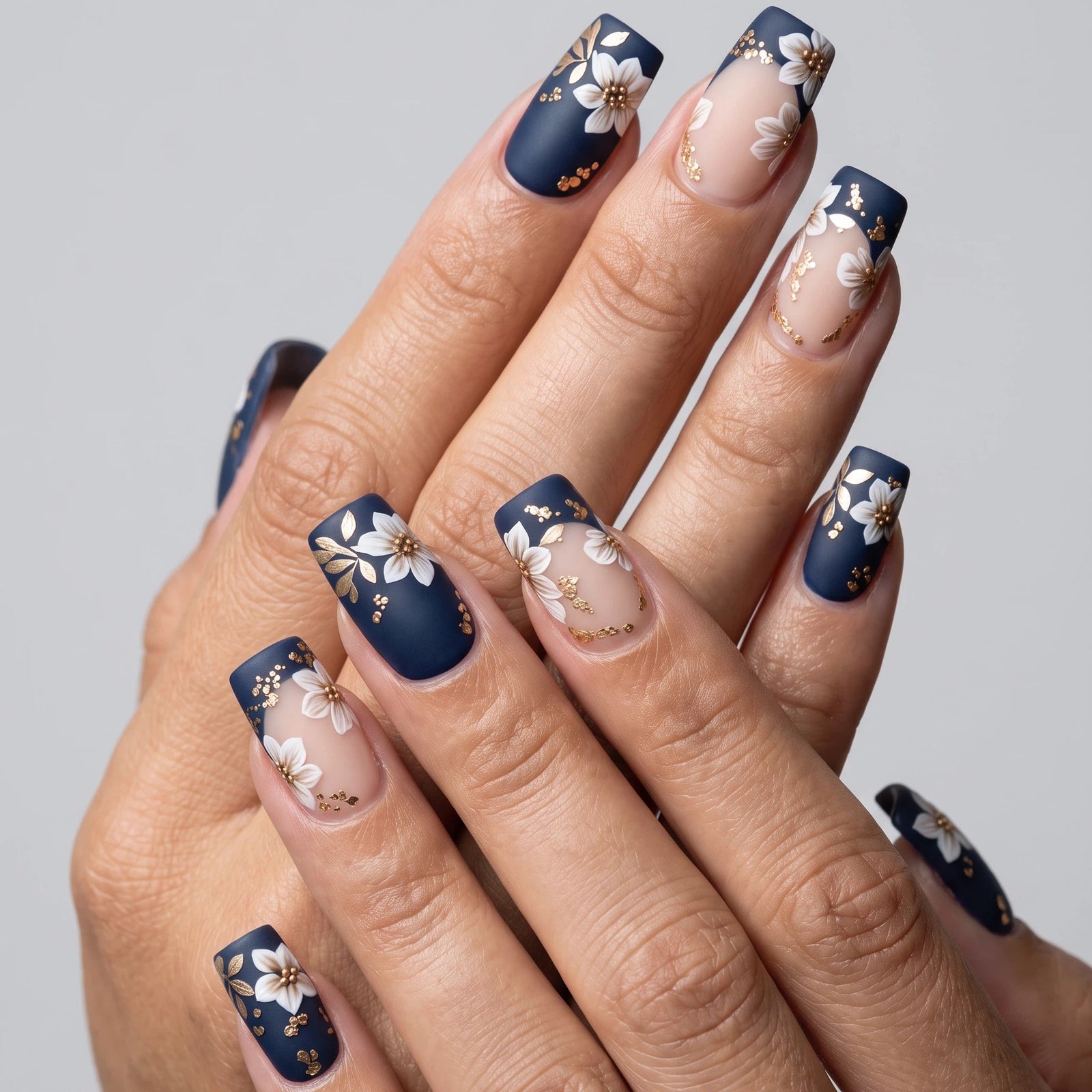 24pcs/Set Navy Blue with White Flowers & Gold Stamens Press-On Nails