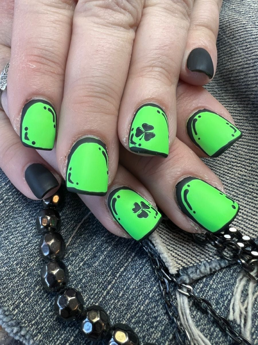 24pcs/Set Short St. Patrick's Neon Green with Black-Edge Clover Press-On Nails